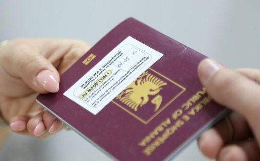 MB njofton emigrantet: Shtyhet afati i terheqjes se kartave dhe pasaportave